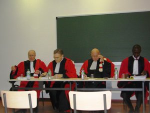 Tidiane DIOH siégeant dans un jury de thèse de doctorat à l’Université Toulouse le Mirail, en janvier 2012